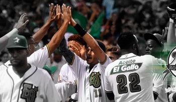 Estrellas se colocan a tiro de hit para pasar a la Serie Final; derrotan 3-1 a los Leones 