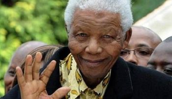 Ex presidente Mandela mejora, pero sigue grave......Fue Premio Novel
