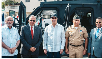 Abinader presenta primer vehículo blindado dominicano