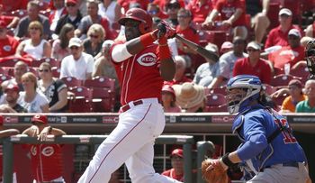 Rojos vencen 7-2 a Cachorros con 6 robos de base 