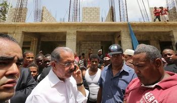 Ministro de Obras Públicas dice se acelera proceso construcción 10 mil aulas