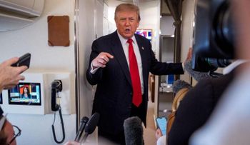 Trump anuncia que el lunes inician nuevas conversaciones con Irán tras posponer ataques