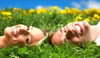 La base de un matrimonio feliz: él debe ser feo y ella, guapa  