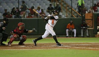Valdespín fue el héroe ofensivo en victoria de Los Toros ante Los Leones