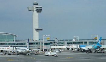 Evacúan terminal de Aeropuerto JFK de Nueva York por objeto sospechoso
