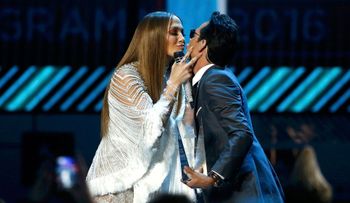 Marc Anthony en la boca del tiburón; dice Jennifer López es la chica de su vida y que su actual novia es feíta 