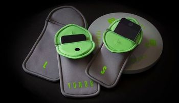 Yondr: el estuche que cada vez más artistas utilizan para bloquear tu teléfono en sus conciertos