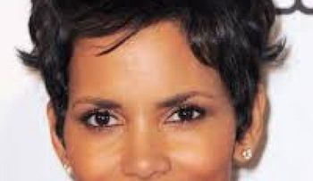Halle Berry dice no consigue trabajo por su color de piel