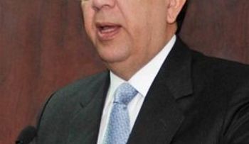Gobernador Banco Central dice prima del dólar empieza a bajar tras intervención en mercado cambiario