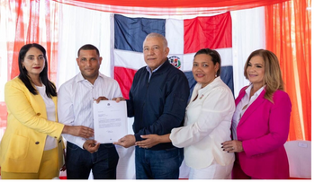 Gobierno entrega RD$85 millones para obras en Azua