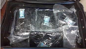 DNCD frustra transacción de droga en car wash de la Lincoln 