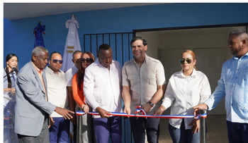 Roberto Ángel Salcedo entregó la Casa de la Cultura La Caleta