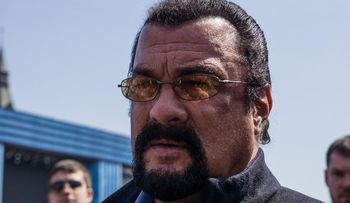 Las víctimas de Steven Seagal revelaron cómo las violó