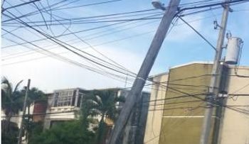 Demandan telefónica corregir peligro público en INVI carretera Sánchez