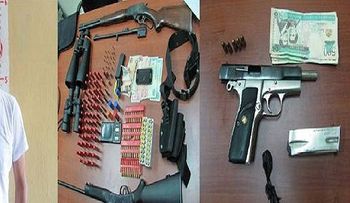 DNCD apresa hombre con dos rifles, utilería militar y droga en su vivienda