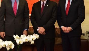 Valdez Albizu evalúa con ejecutivos del Scotiabank la situación de la economía dominicana