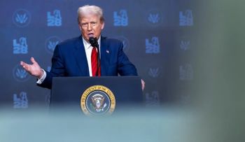 Trump: Miles de millones en aranceles fluyen hacia EE.UU