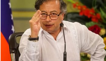 Petro ve como "una derrota de Colombia" muerte del opositor Miguel Uribe Turbay tras el atentado