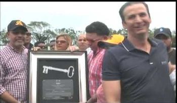 Bartolo Colón fue recibido como un héroe