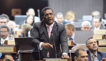 Diputados leonelistas esperan en una villa decisión de Comité Políticos