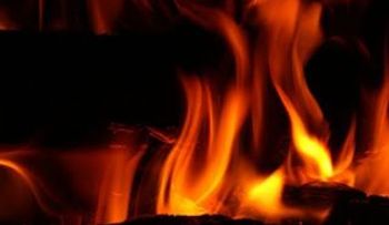 En Moca, hombre incendia casa con sus dos hijos y esposa dormidos; tienen quemaduras graves