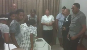 En medio de gran dolor, sepultan restos del joven limpiavidrios asesinado