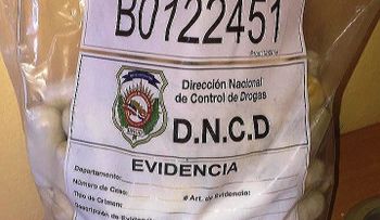 Detienen dominicano intentó llevar a Italia 77 bolsitas de cocaína