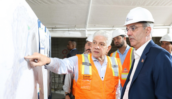 Abinader supervisa el túnel bajo la Plaza de la Bandera