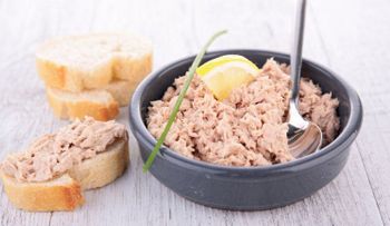 Alerta: Las embarazadas deben evitar comer atún