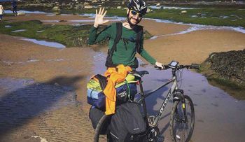 Un español superviviente del cáncer recorre Latinoamérica en bicicleta