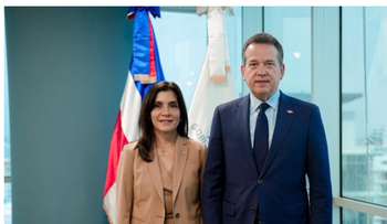 Ito Bisonó recibe embajadora estadounidense Leah Campos