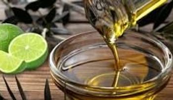 Cómo usar aceite de oliva para rejuvenecer las manos y aclarar la piel