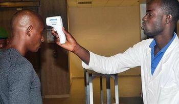 5 aeropuertos de EEUU tomarán temperatura a viajeros vengan de África