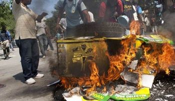 Al menos cuatro haitianos heridos en violentas protestas contra Martelly