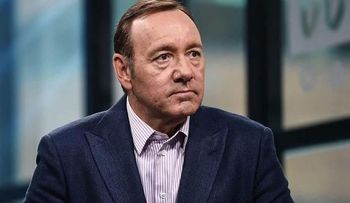 Kevin Spacey, queda en libertad hasta una nueva audiencia en julio