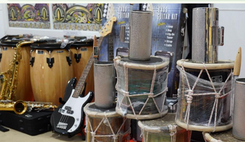 Cultura entrega instrumentos a la Escuela de Música Típica en Barahona