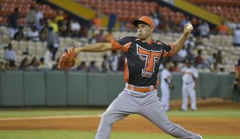 Con 40 años a cuesta, Raúl Valdés está como el buen vino; Escogido y Licey en malísimo inicio de temporada 