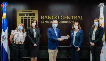 Voluntariado Bancentraliano dona RD$400,000 pesos a UNICEF de República Dominicana