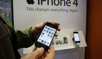 Joven recibe descarga eléctrica de iPhone 4 y queda en coma