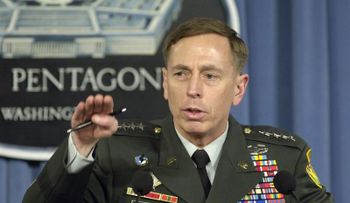 Petraeus   Ex director de la CIA dará clases en universidad por un dolar