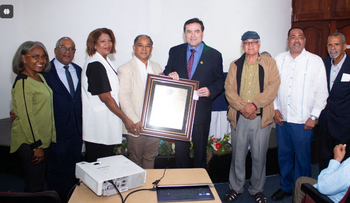 CDP otorga membresía de honor a Armando Rodríguez