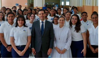 Roberto Ángel Salcedo lleva charla a Moca