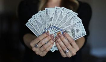 Recibe ofertas millonarias hombre que puso en venta a su novia por eBay