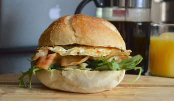 Periodista del New York Post prepara 300 sandwiches para que novio le proponga matrimonio