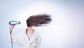 Has estado secando mal tu cabello toda la vida, así debes hacerlo