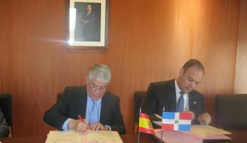 Ministro de Industria y Comercio firma acuerdo con Cámara de Comercio, Industria y Servicios de Madrid