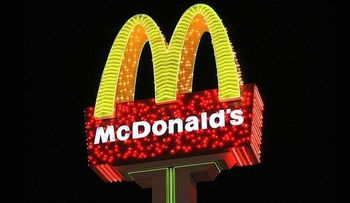 Encarcelan a un hombre en EE.UU. por llamar al 911 para quejarse de McDonald's  