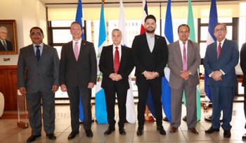 CMCA elige al gobernador Héctor Valdez Albizu presidente de ese organismo regional