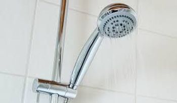 Advierten que en la ducha se esconde un organismo peligroso para la salud