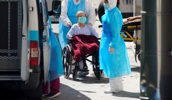 España registra el balance más bajo de muertes por coronavirus en nueve días, con 674 fallecimientos